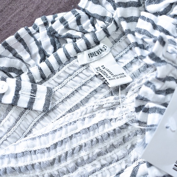 FOREVER 21 SMOCKED TOP - Picture 3 of 6